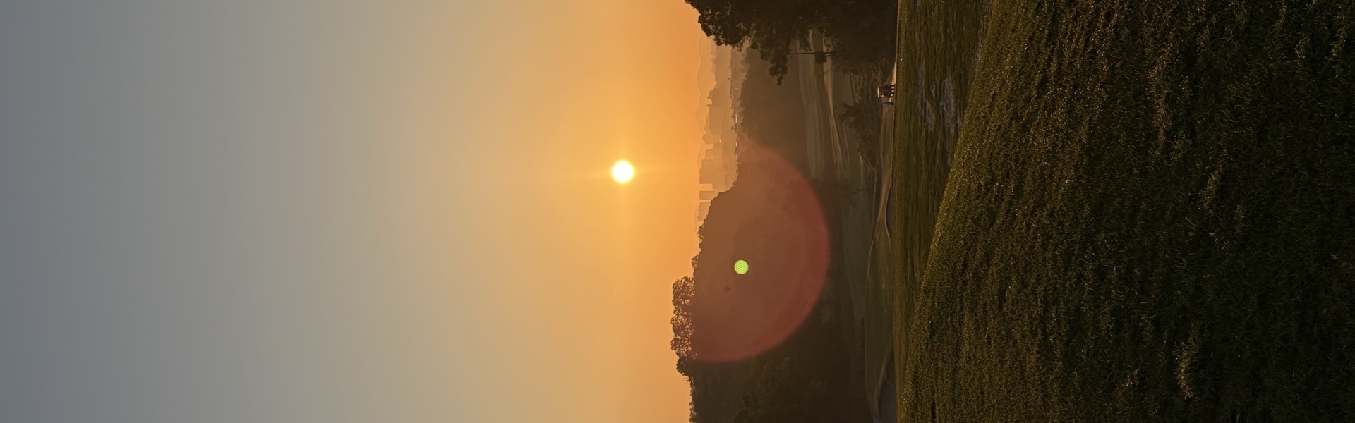 高尔夫球场清晨热身